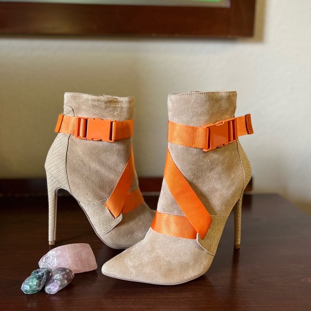 Steve Madden High Heel Boots - Genuine Suede Size 6 RARE - GOOD CONDITION
